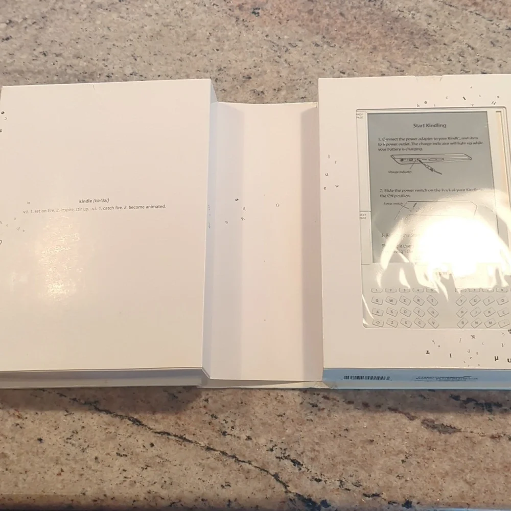 NEW Original Amazon Kindle - Picture 4 of 10